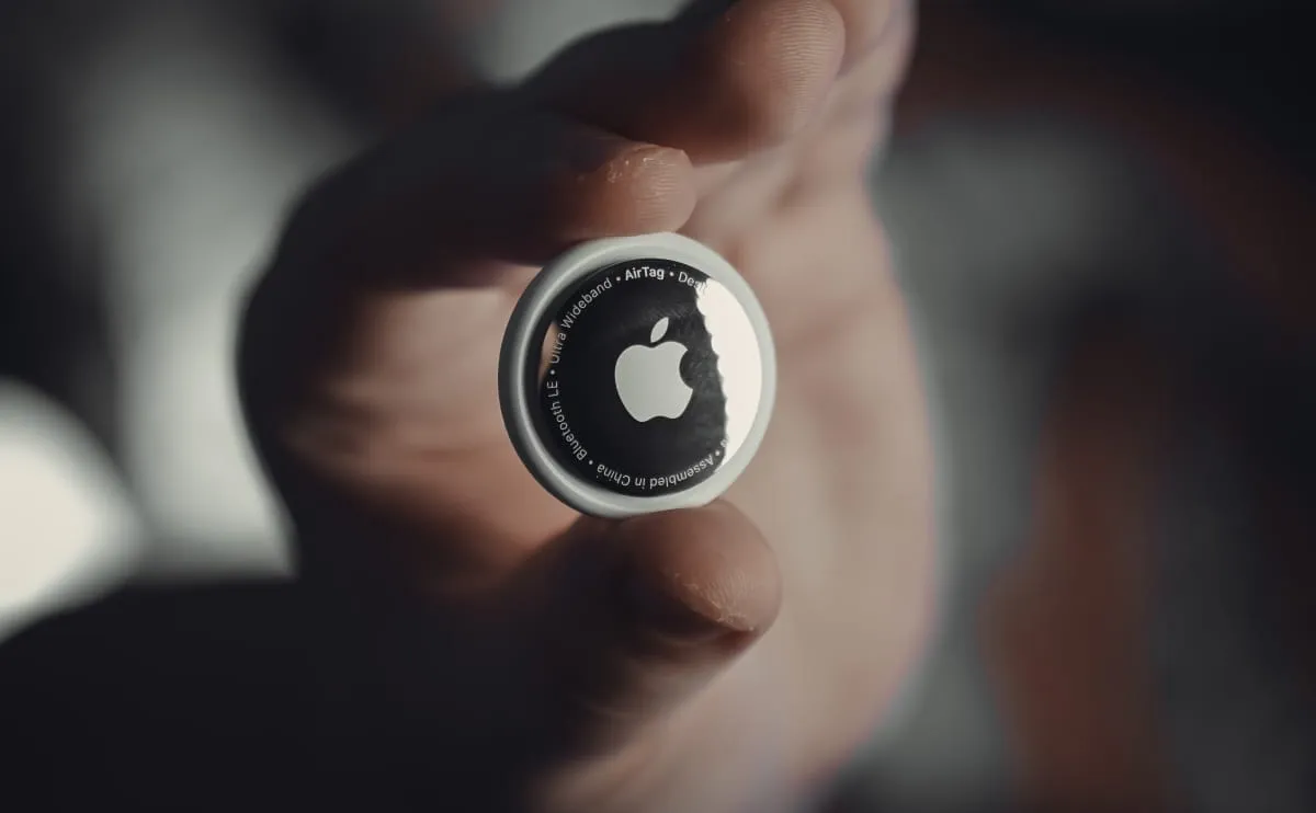 如何与其他用户共享 Apple AirTag？